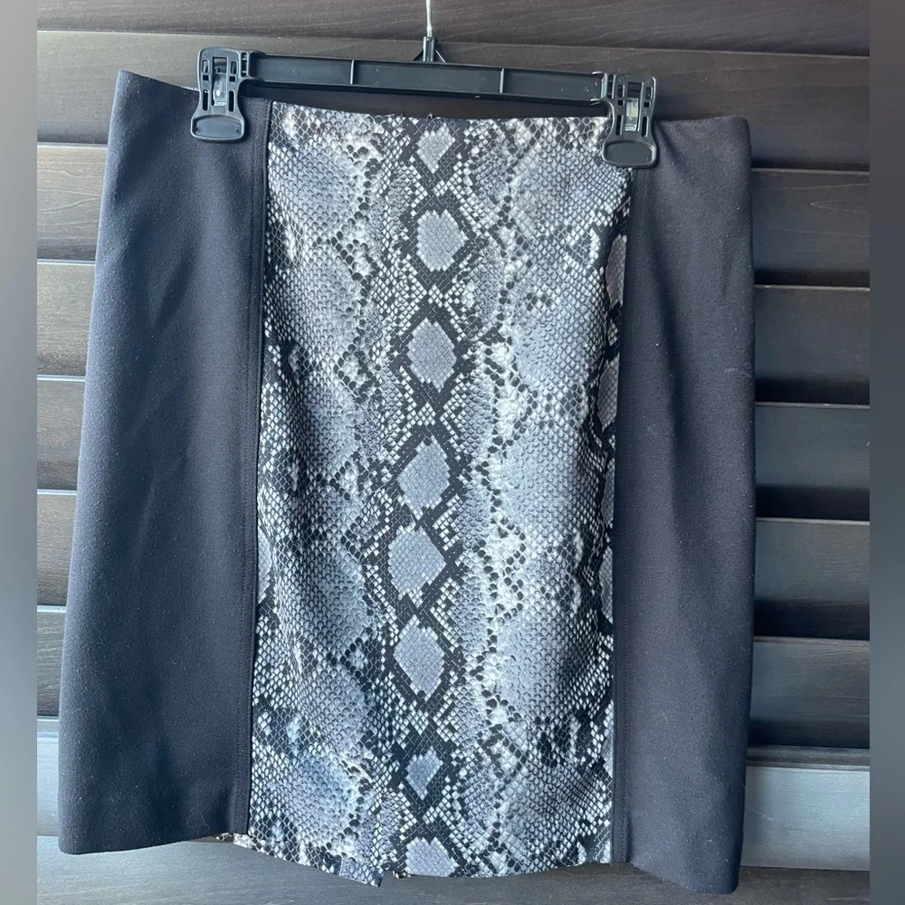 Michael Kors Black Snakeprint Pencil Skirt With Silver Hardware Size 6